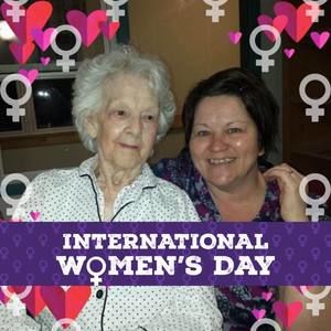 Meet your Posher, Carolee